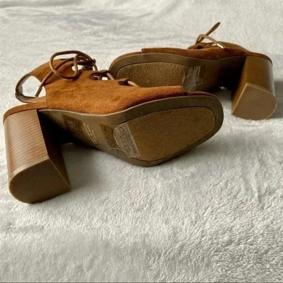 Lace up suede sandals - Picture 3 of 5